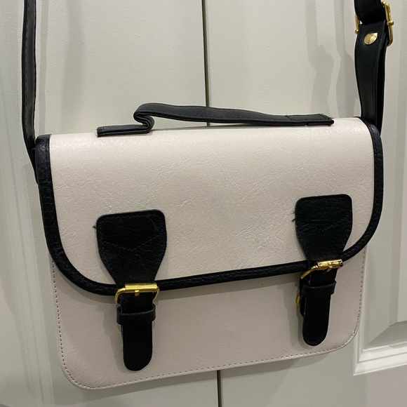 Korean Black & White Crossbody Purse - Picture 2 of 3